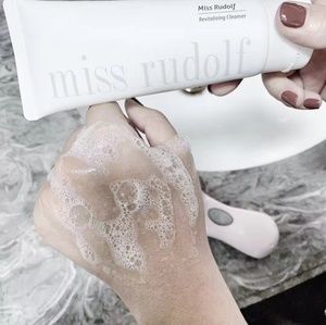 Revitalizing cleanser